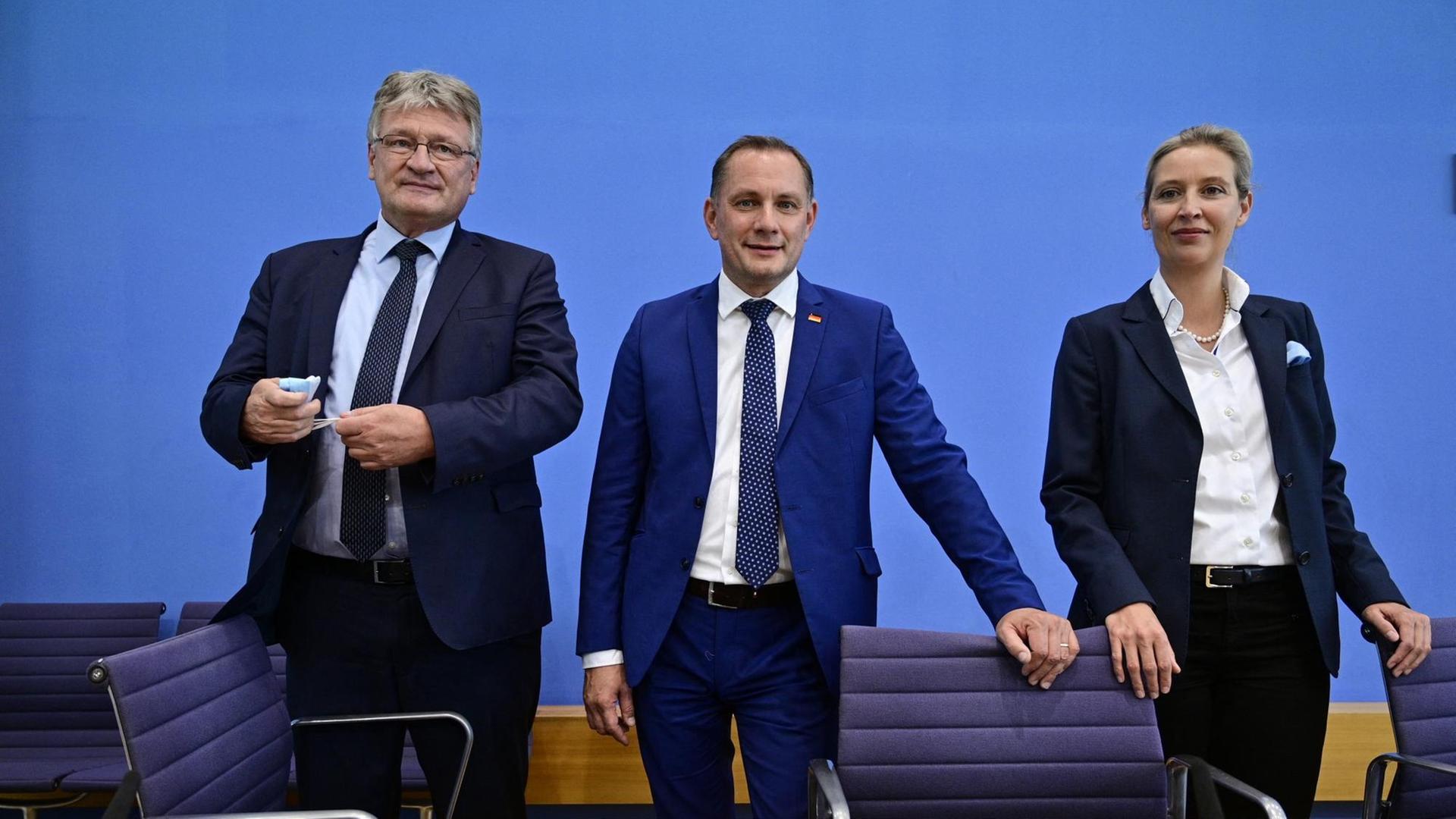 Die beiden Co-Vorsitzenden der AfD, Jörg Meuthen und Tino Chrupalla und AfD-Fraktionschefin Alice Weidel einen Tag nach der Bundestagswahl 2021 Die beiden Co-Vorsitzenden der AfD, Jörg Meuthen und Tino Chrupalla und AfD-Fraktionschefin Alice Weidel einen Tag nach der Bundestagswahl 2021
