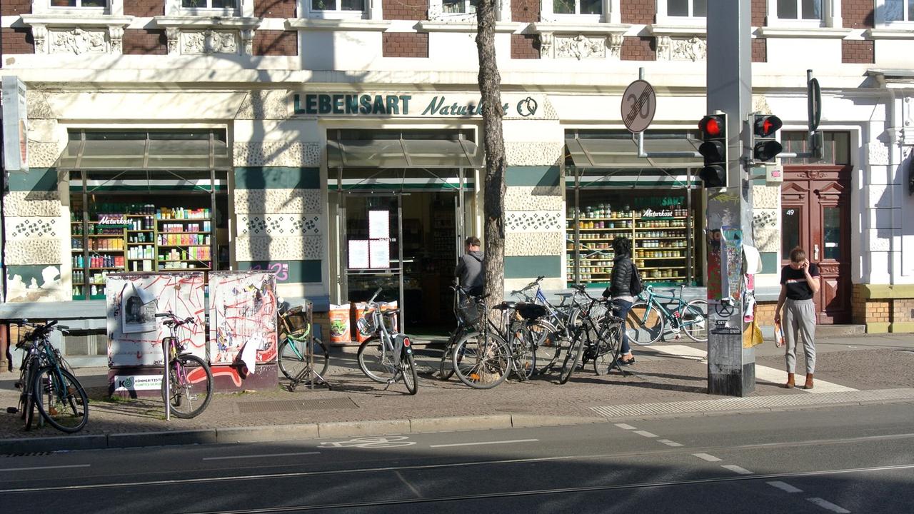 Blick auf den Bioladen "Lebensart" in Leipzig Schleussig. Blick auf den Bioladen "Lebensart" in Leipzig Schleussig.