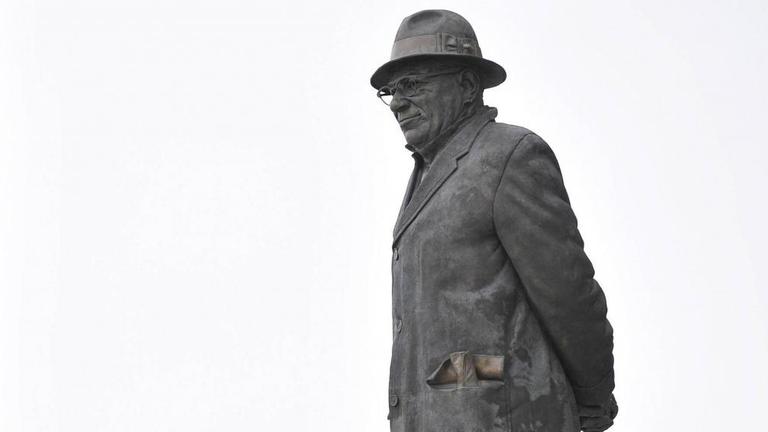 Statue des früheren Green Bay Packers Chef-Trainers Vince Lombardi (R) and Packers Gründers Curly Lambeau. Statue des früheren Green Bay Packers Chef-Trainers Vince Lombardi (R) and Packers Gründers Curly Lambeau.