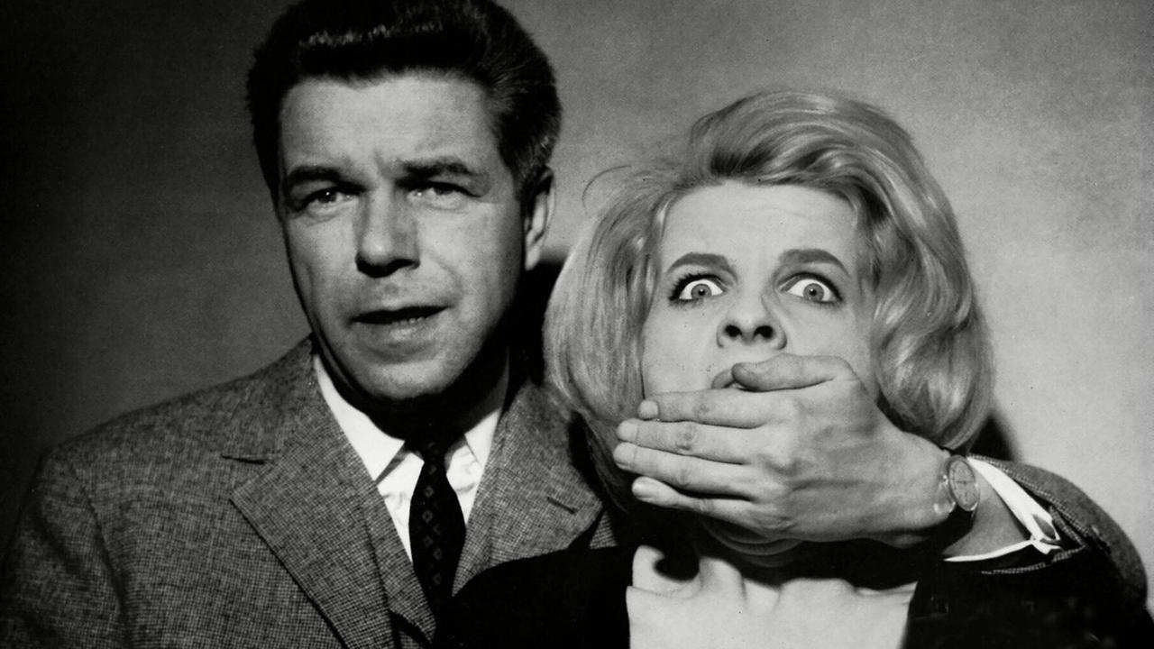 Filmszene mit Heinz Drache aus "Edgar Wallace: Neues vom Hexer", Deutschland 1965. Filmszene mit Heinz Drache aus "Edgar Wallace: Neues vom Hexer", Deutschland 1965.