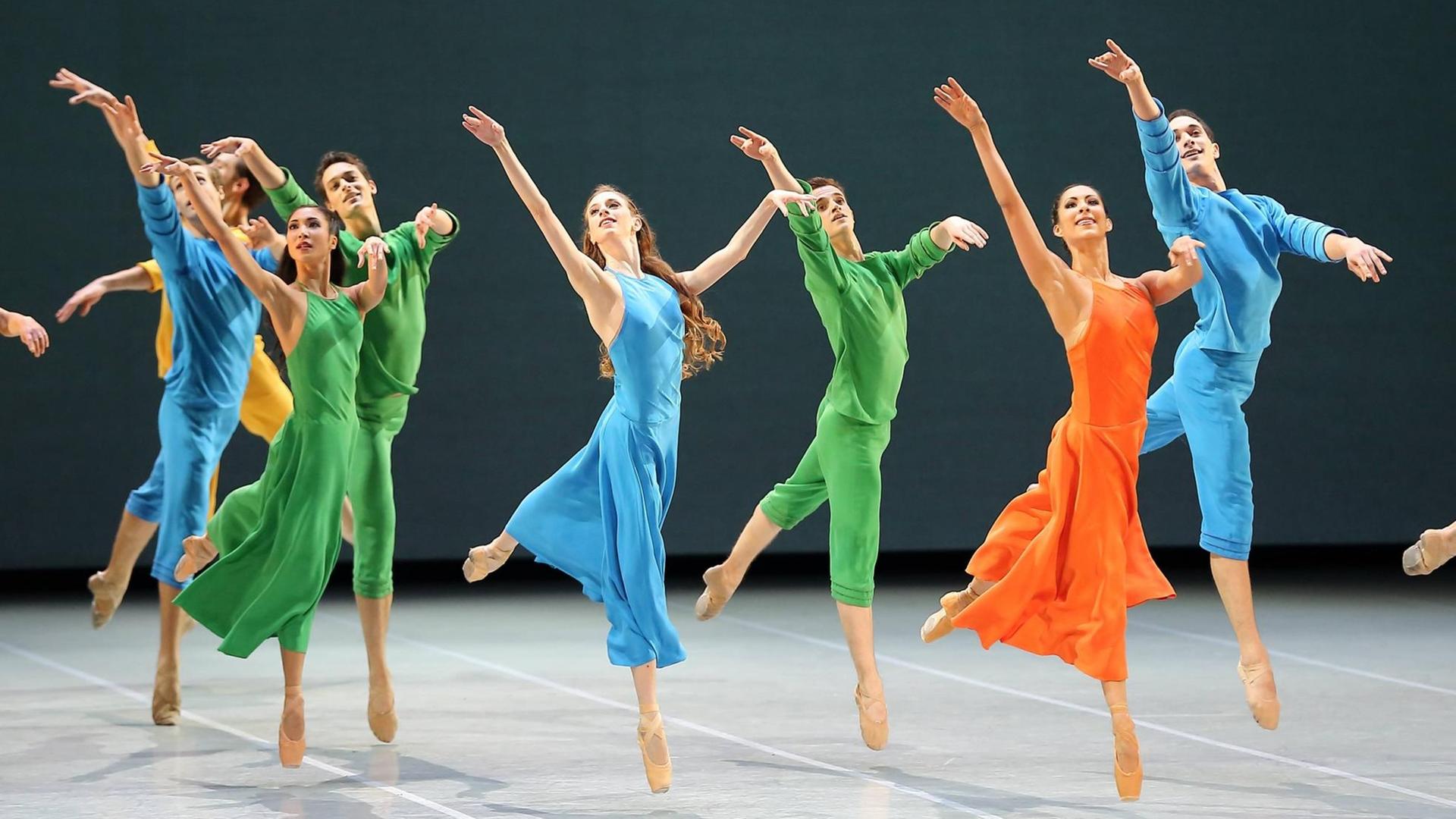 Tänzer des Staatsballetts Berlin während einer Probe zu Daphnis et Chloe.