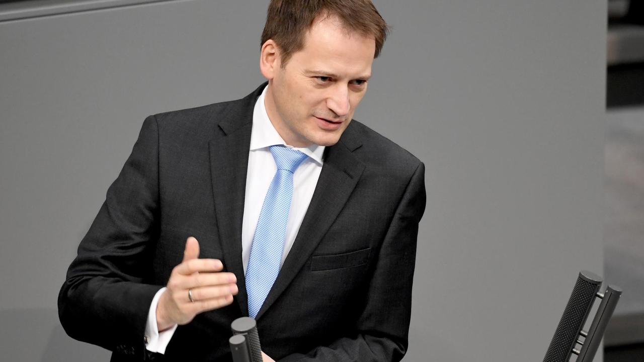 Manuel Höferlin (FDP), spricht im Bundestag zur Umsetzungsstrategie Digitalisierung, 21.02.2019 Manuel Höferlin (FDP), spricht im Bundestag zur Umsetzungsstrategie Digitalisierung, 21.02.2019