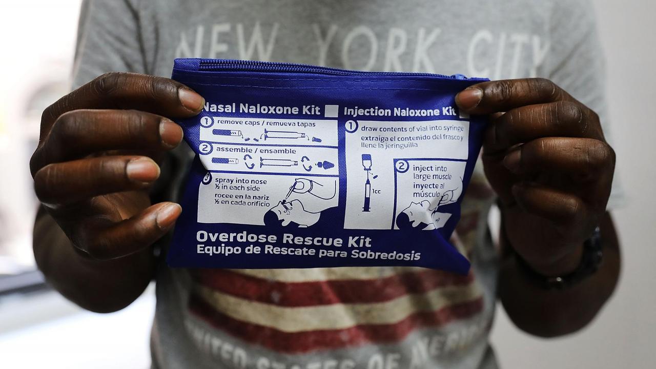 Ein Rettungs-Kit für Patienten mit einer Überdosis Opioid. Ein Rettungs-Kit für Patienten mit einer Überdosis Opioid.