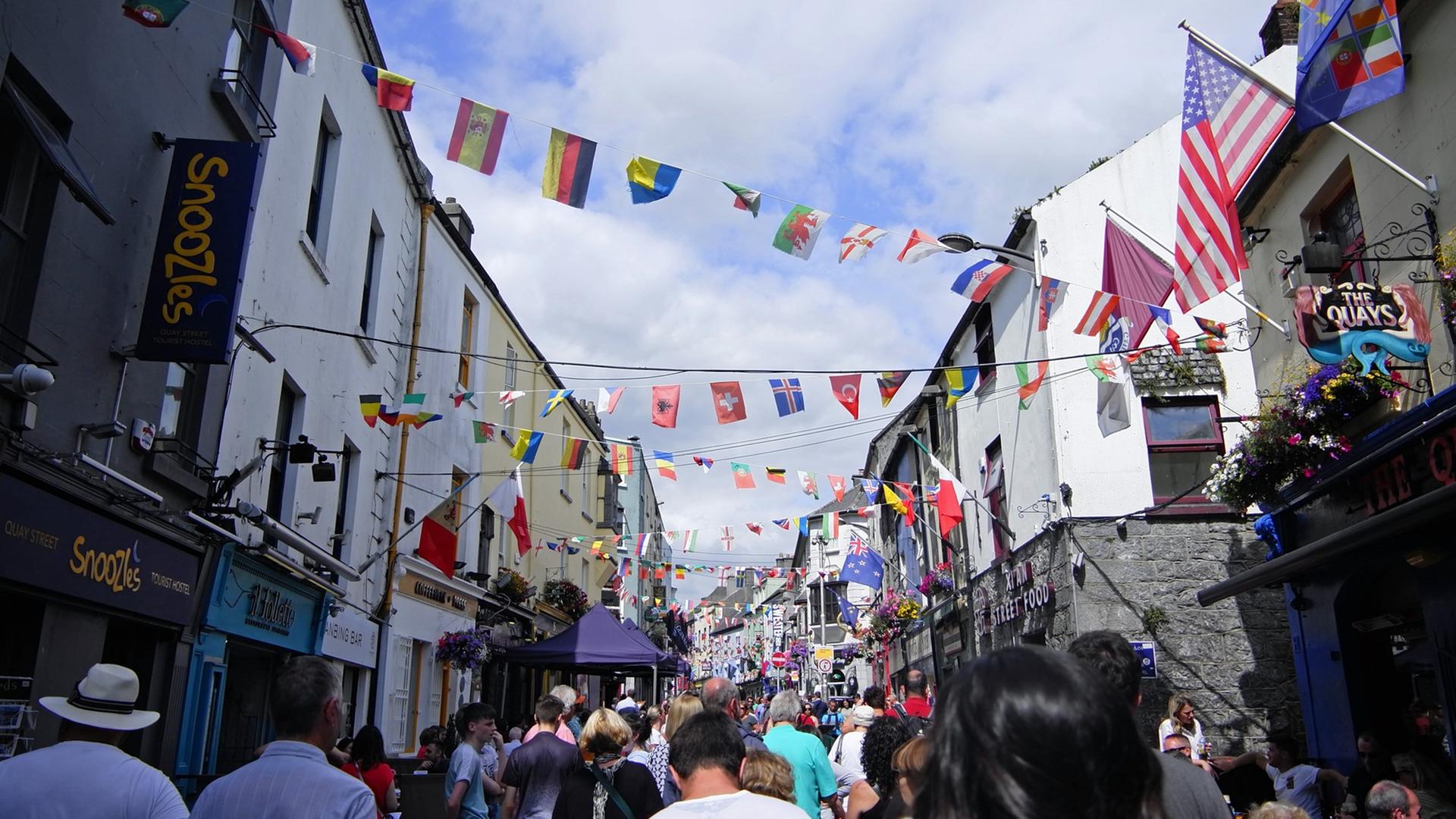 Blick in die Shop Street von Galway Blick in die Shop Street von Galway