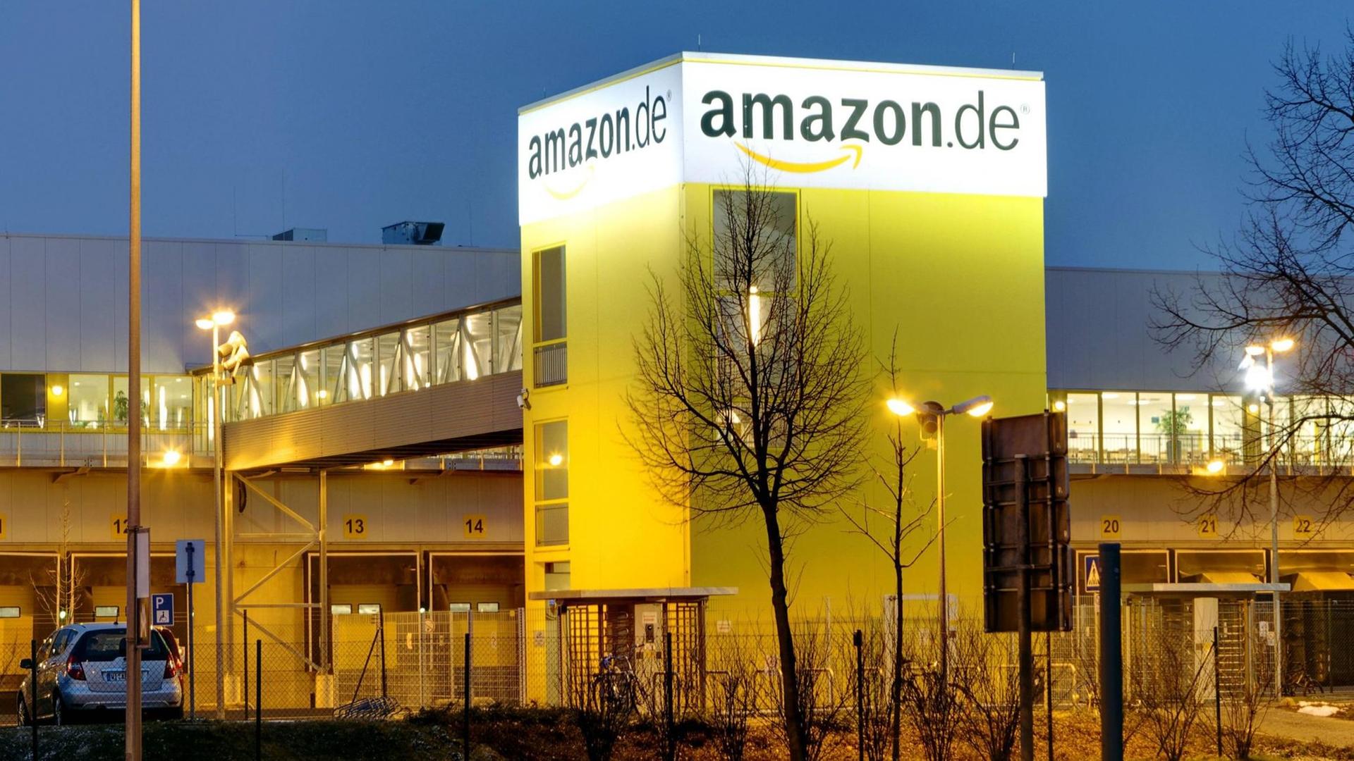 Das Foto zeigt ein Gebäude des Logistikzentrums amazon.de im Industrie - und Gewerbegebiet Nordost in Leipzig. Das Foto zeigt ein Gebäude des Logistikzentrums amazon.de im Industrie - und Gewerbegebiet Nordost in Leipzig.
