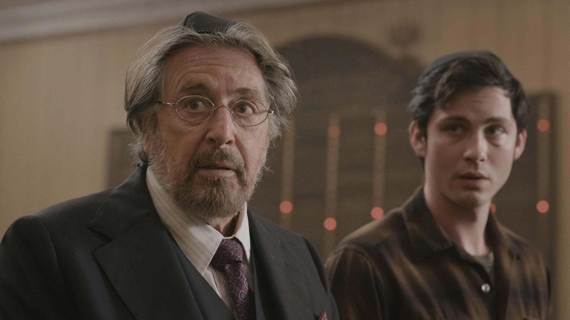Al Pacino und Logan Lerman in "Hunters". Al Pacino und Logan Lerman in "Hunters".
