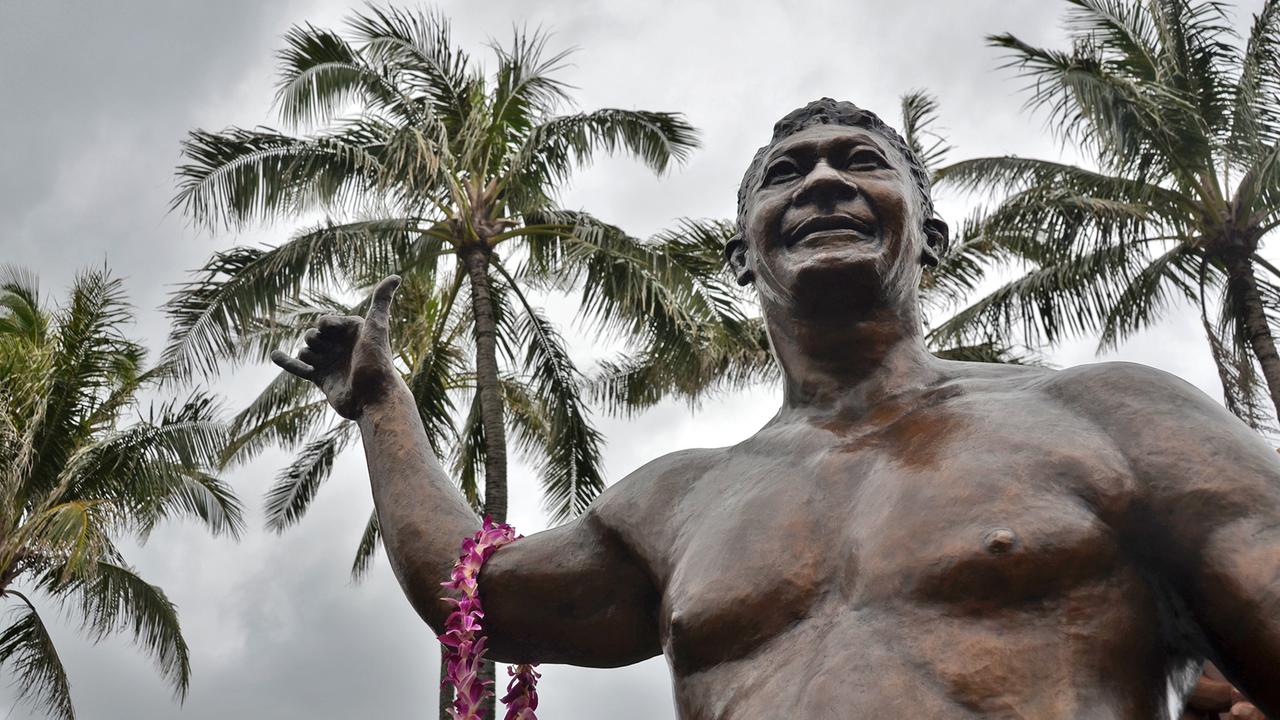 Idol der Hawaiianer: Denkmal für Hamana Kalili, der als Vater des unter Surfern gebräuchlichen Shaka-Grußes gilt. Idol der Hawaiianer: Denkmal für Hamana Kalili, der als Vater des unter Surfern gebräuchlichen Shaka-Grußes gilt.