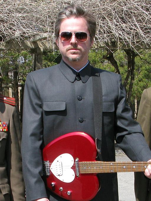 Der norwegische Regisseur Morten Traavik (Mitte) hat ein Musikvidio über die slowenische Popgruppe Laibach gedreht, die als eine der ersten westlichen Bands in Nordkorea auftreten darf.