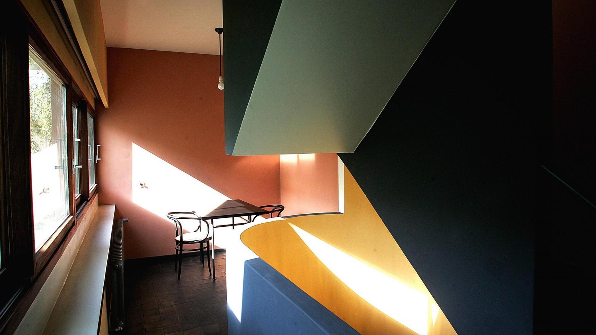 Innenansicht des Doppelhauses der Architekten Le Corbusier und Pierre Jeanneret in der Weißenhofsiedlung in Stuttgart. Innenansicht des Doppelhauses der Architekten Le Corbusier und Pierre Jeanneret in der Weißenhofsiedlung in Stuttgart.
