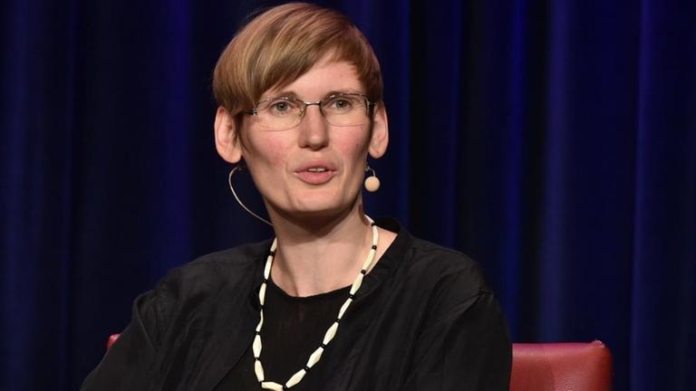 Die Philosophin Eva von Redecker liest und diskutiert auf der 6. phil.cologne Festival. Die Philosophin Eva von Redecker liest und diskutiert auf der 6. phil.cologne Festival.