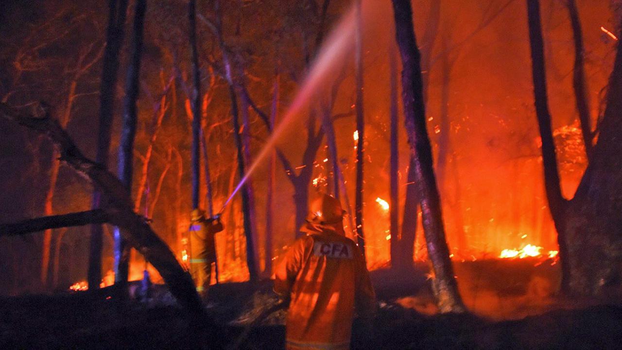 Schwere Brände in Australien - Feuerwehrleute im Einsatz. Schwere Brände in Australien - Feuerwehrleute im Einsatz.