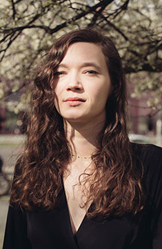 Die "ZEIT"-Redakteurin und Hanser-Autorin Anna Mayr Die "ZEIT"-Redakteurin und Hanser-Autorin Anna Mayr