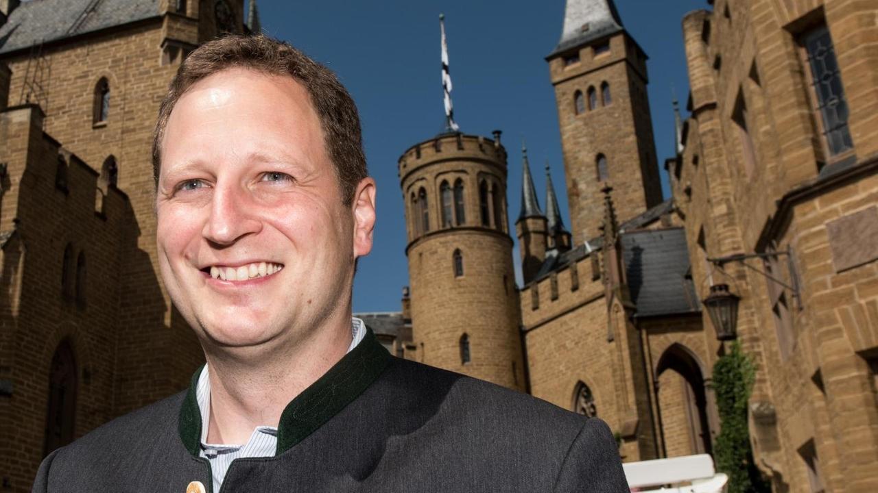 Prinz Georg Friedrich von Preußen steht am 16.08.2017 auf der Burg Hohenzollern bei Hechingen (Baden-Württemberg). Prinz Georg Friedrich von Preußen steht am 16.08.2017 auf der Burg Hohenzollern bei Hechingen (Baden-Württemberg).