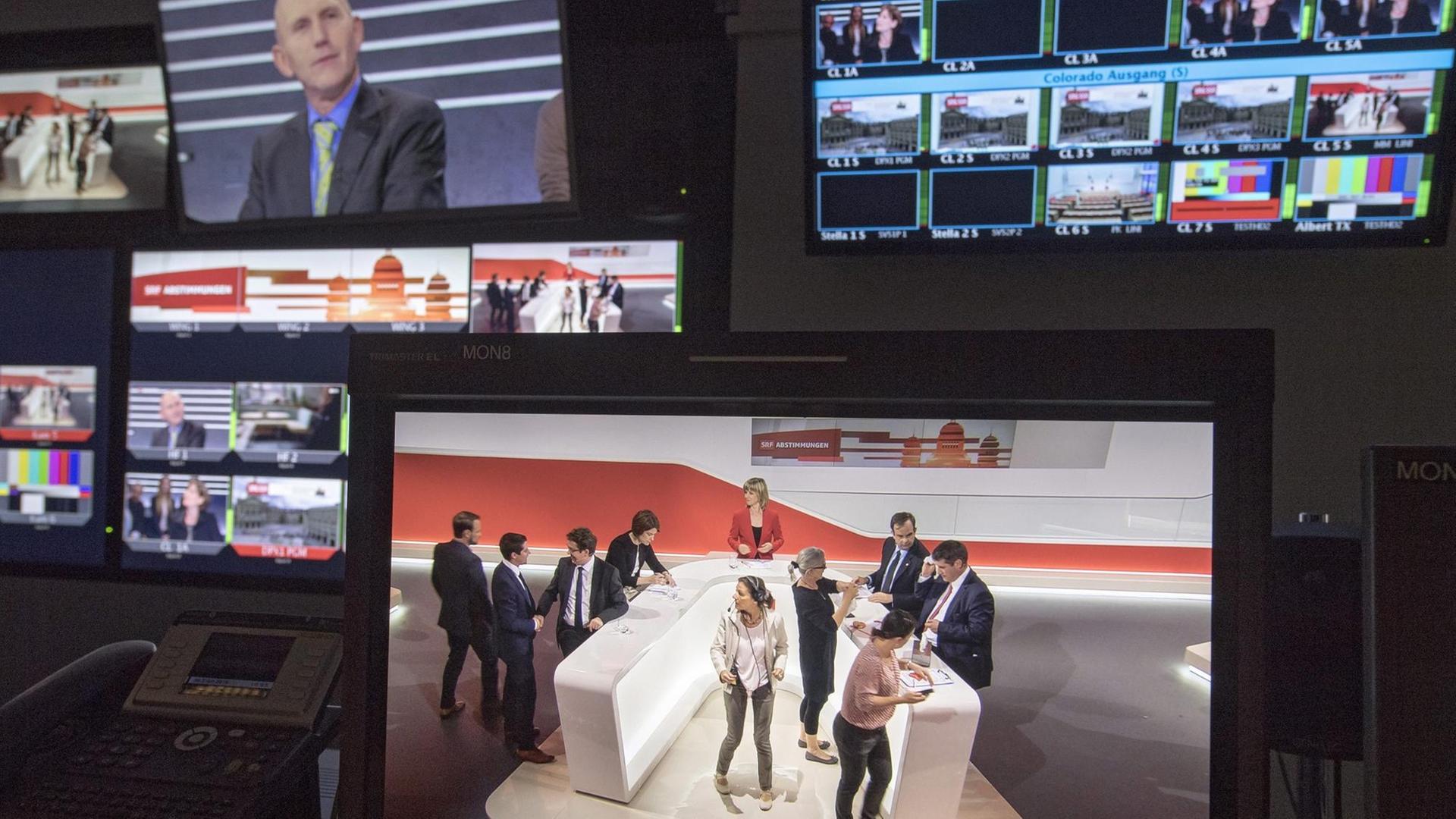 Die sogenannte Elefantenrunde der Schweizer Fernsehsender RTS und SRF am 6.5.2016. Die sogenannte Elefantenrunde der Schweizer Fernsehsender RTS und SRF am 6.5.2016.
