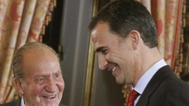 Der bisherige König Juan Carlos mit seinem Sohn Felipe