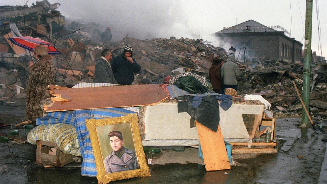 Zahlreiche Häuser wurden durch das Erdbeben zerstört Zahlreiche Häuser wurden durch das Erdbeben zerstört