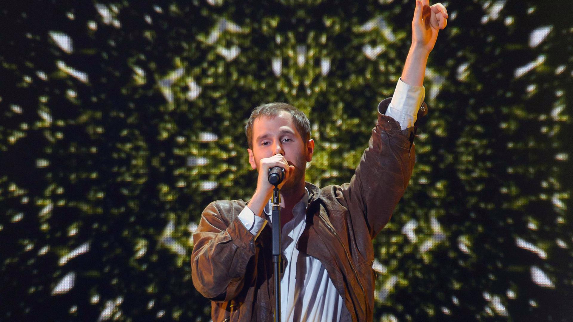 Marco Michael Wanda, Sänger der Band Wanda, aufgenommen bei den Amadeus Austrian Music Awards 2015 in Wien. Marco Michael Wanda, Sänger der Band Wanda, aufgenommen bei den Amadeus Austrian Music Awards 2015 in Wien.