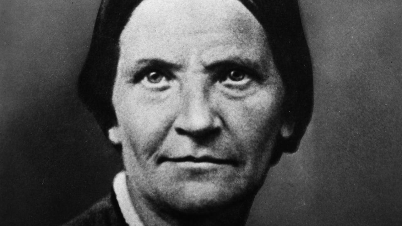 Amalie Dietrich, Botanikerin (erforschte Flora u. Fauna in Australien, einige der von ihr entdeckten Arten wurden nach ihr benannt, Rendsburg 9.3.1891. Portraetaufnahme, undat. (um 1870?) Amalie Dietrich, Botanikerin (erforschte Flora u. Fauna in Australien, einige der von ihr entdeckten Arten wurden nach ihr benannt, Rendsburg 9.3.1891. Portraetaufnahme, undat. (um 1870?)