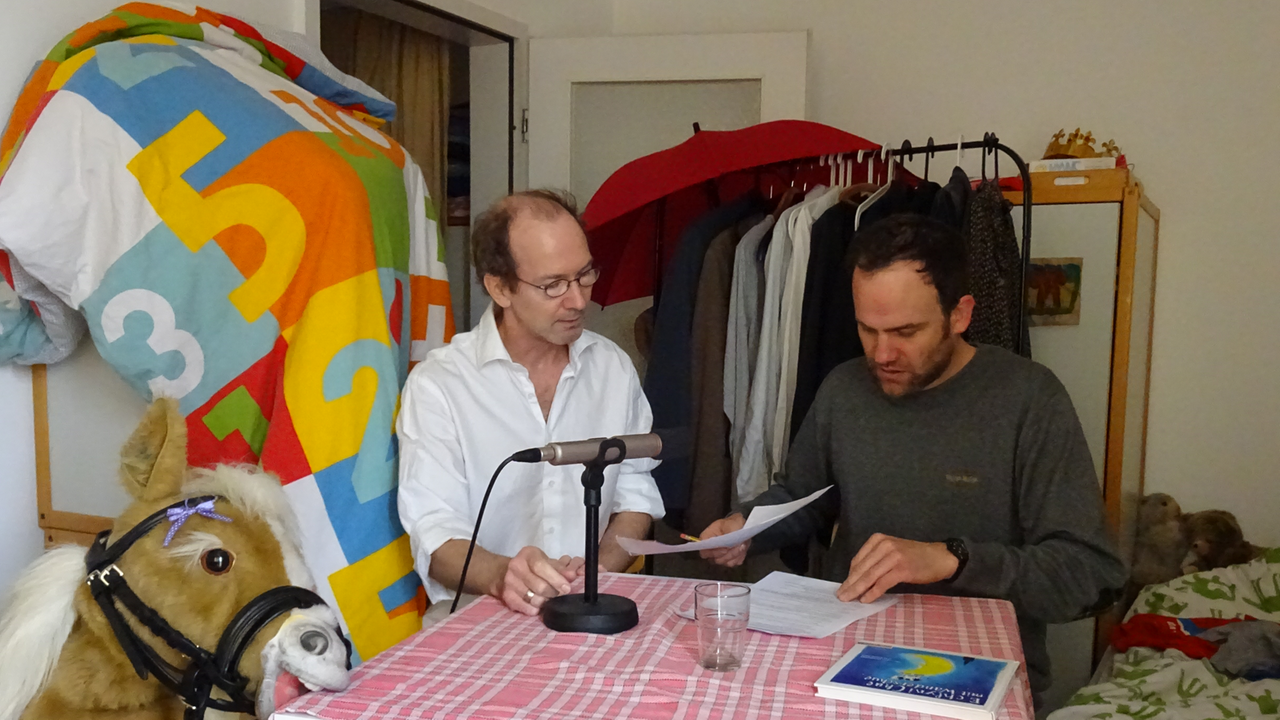 Tom Heithoff und Urs Stämpfli bei den Aufnahmen in der Wohnung des Autors. Tom Heithoff und Urs Stämpfli bei den Aufnahmen in der Wohnung des Autors.