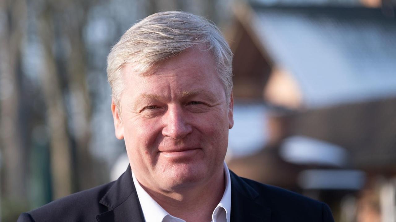 Bernd Althusmann, Landesvorsitzender der CDU in Niedersachsen, spricht während einer Pressekonferenz zu Journalisten während der Klausurtagung der niedersächsischen CDU. Bernd Althusmann, Landesvorsitzender der CDU in Niedersachsen, spricht während einer Pressekonferenz zu Journalisten während der Klausurtagung der niedersächsischen CDU.
