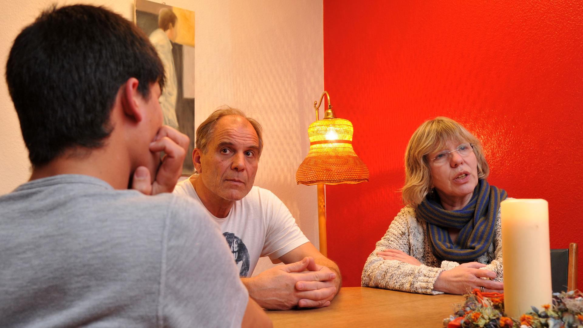 Eine Familie hat ein Pflegekind aus Afghanistan aufgenommen. Eine Familie hat ein Pflegekind aus Afghanistan aufgenommen.