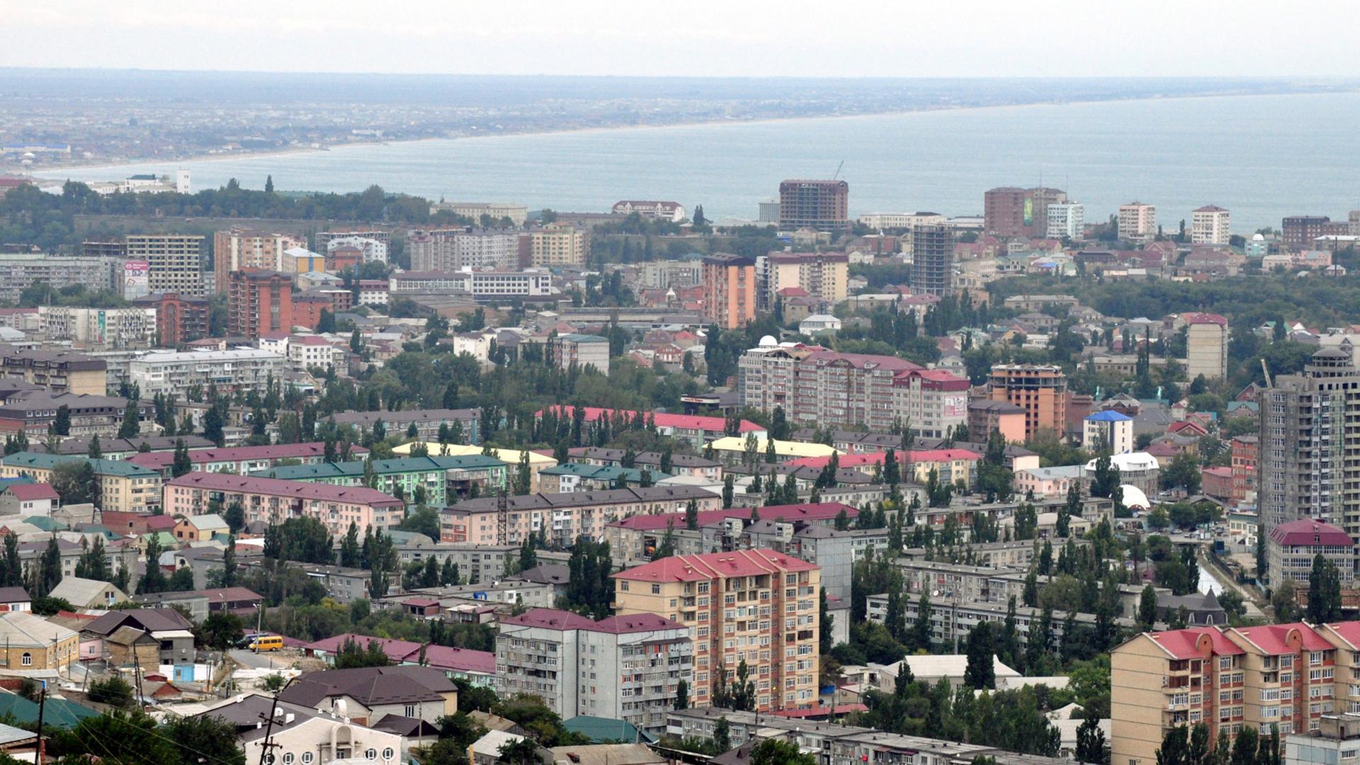 Blick auf Machatschkala - die Hauptstadt der russischen Nordkaukasus-Republik Dagestan. Blick auf Machatschkala - die Hauptstadt der russischen Nordkaukasus-Republik Dagestan.