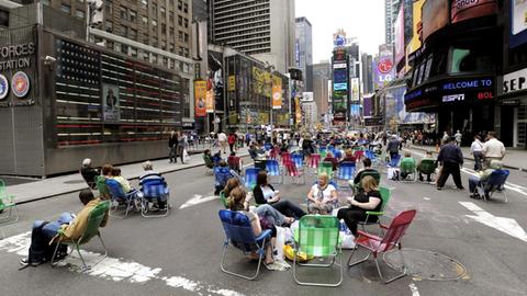 Der Times Square gehört jetzt den Fußgängern: New York sperrte im 2009 Teile des Broadways zwischen Times Square und Herald Square für den Autoverkehr.