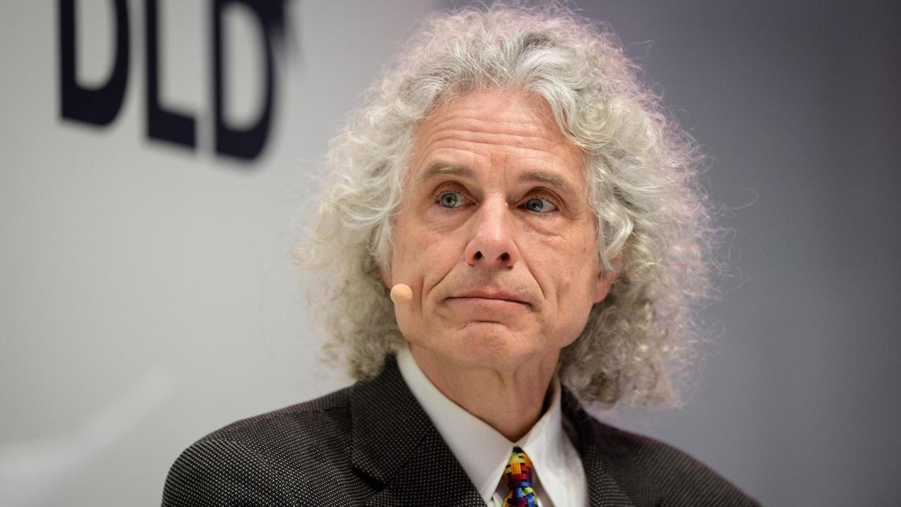 Steven Pinker, Psychologe und Kognitionswissenschaftler an der Harvard Universität, am 22.01.2018 auf der Innovationskonferenz Digital-Life-Design in München. 