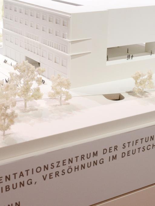 Modell des geplanten Dokumentationszentrums der Stiftung Flucht, Vertreibung, Versöhnung in Berlin