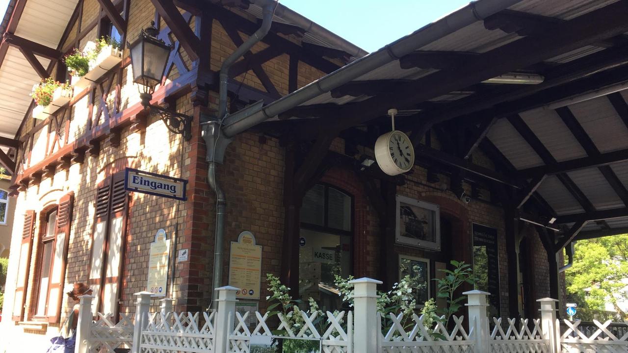 Bahnhäuschen der Neroberg-Bahn Bahnhäuschen der Neroberg-Bahn