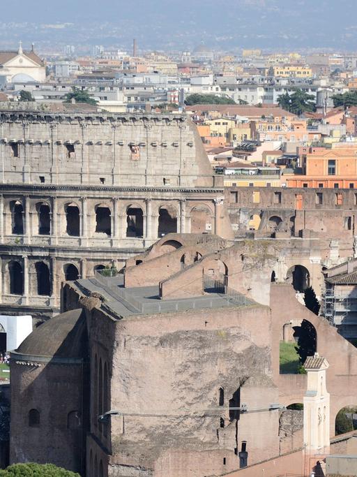 Ein Blick auf Rom mit dem Kolosseum