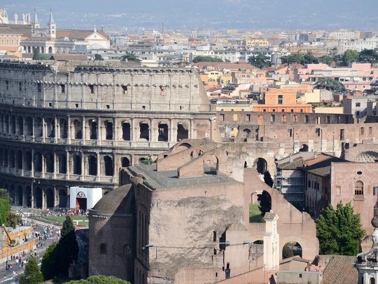 Ein Blick auf Rom mit dem Kolosseum