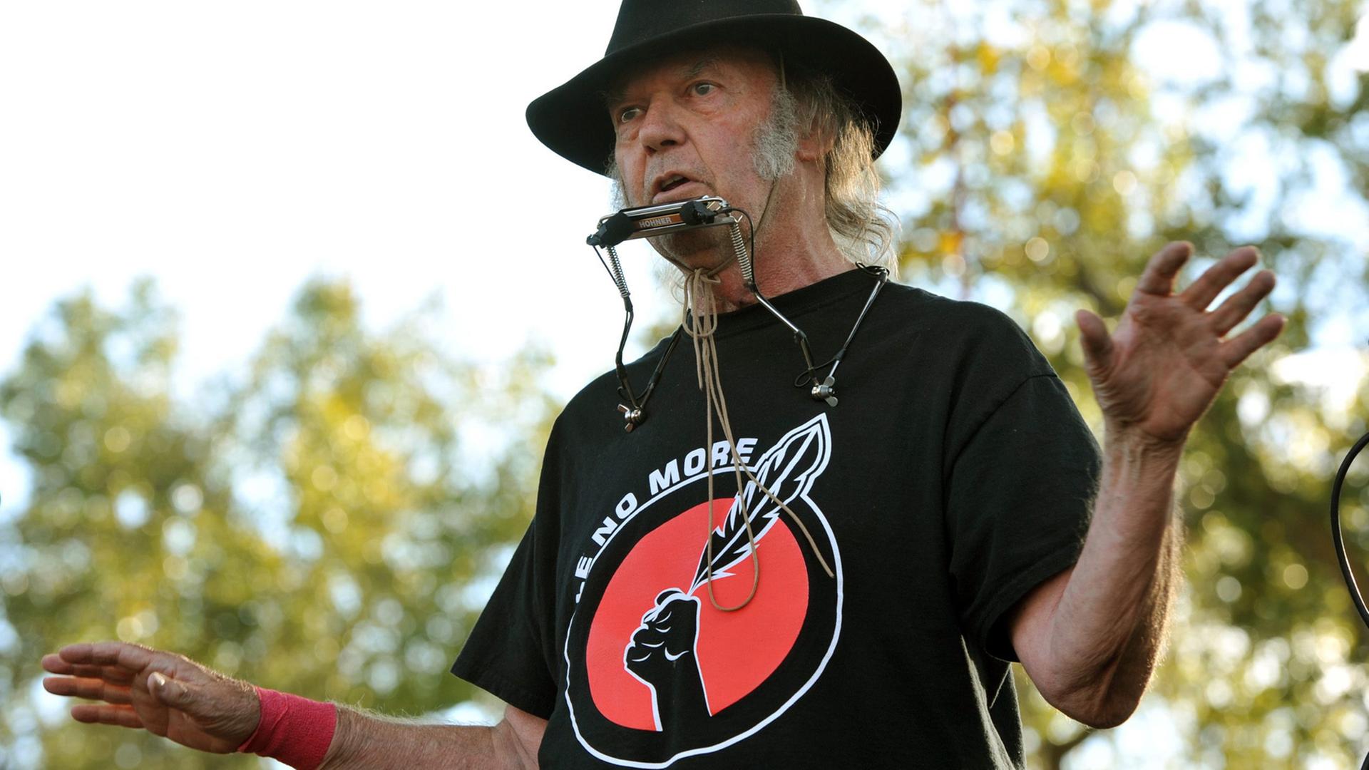 Neil Young bei einem Auftritt im September 2014. Neil Young bei einem Auftritt im September 2014.