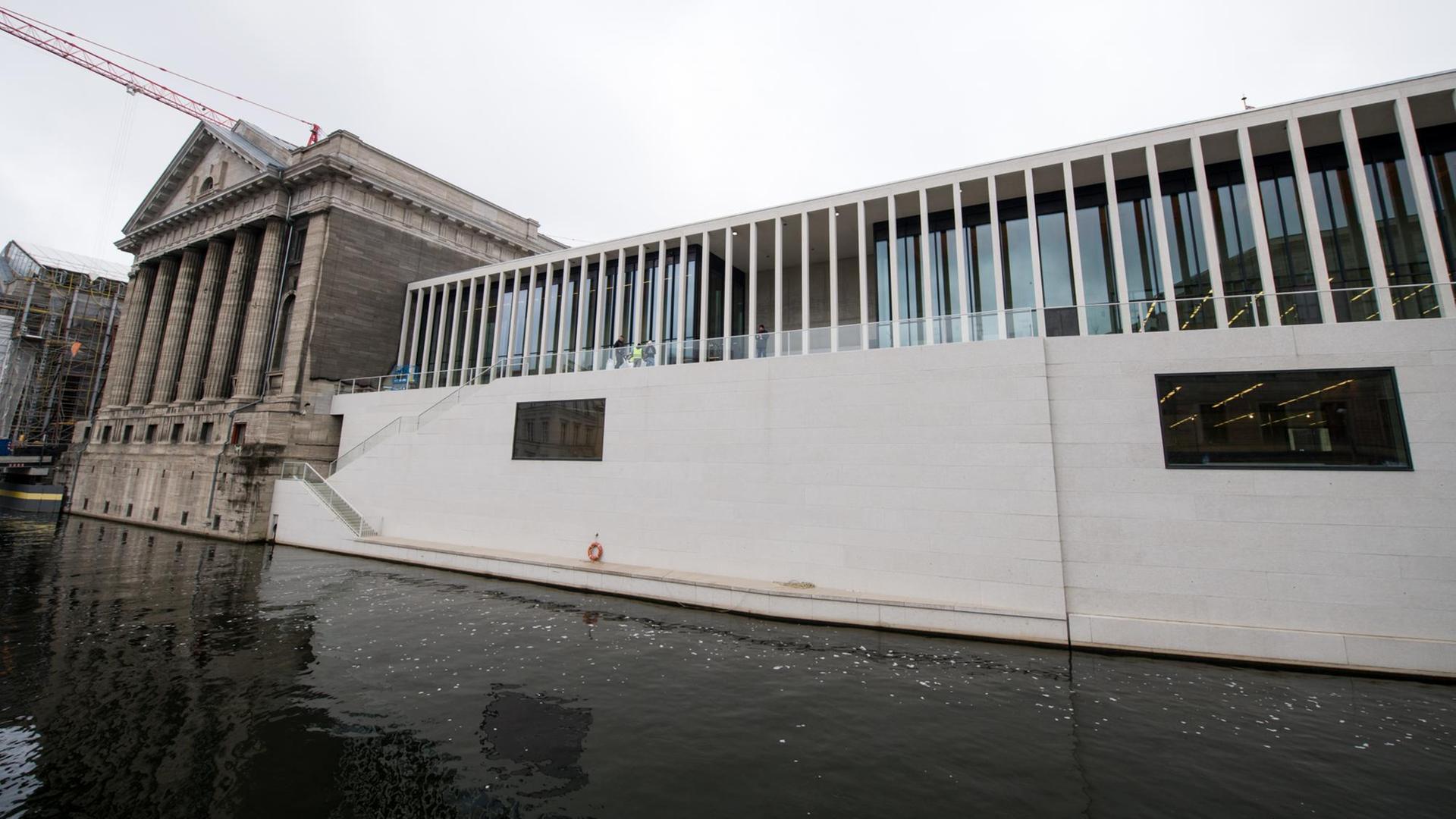 Die James-Simon-Galerie auf der Museumsinsel in Berlin Die James-Simon-Galerie auf der Museumsinsel in Berlin