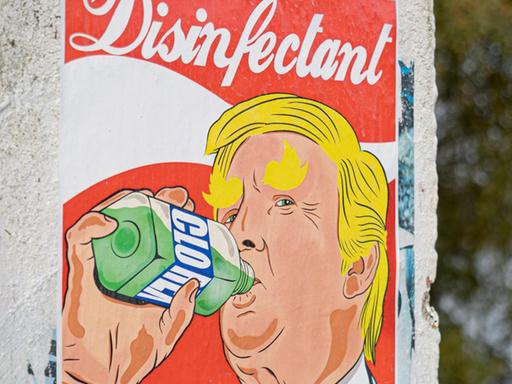 Plakat mit einer Zeichnung von Donald Trump, der Desinfektionsmittel trinkt.