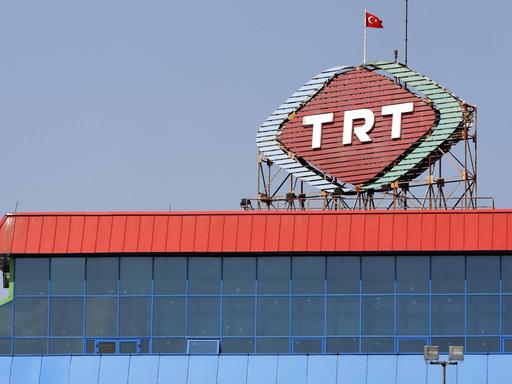 Außenansicht der Gebäude der Fernseh- und Radiosender TRT in Istanbul.