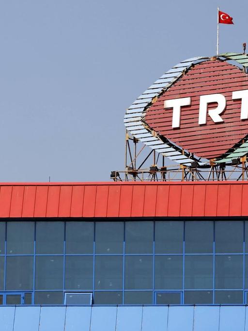 Außenansicht der Gebäude der Fernseh- und Radiosender TRT in Istanbul.