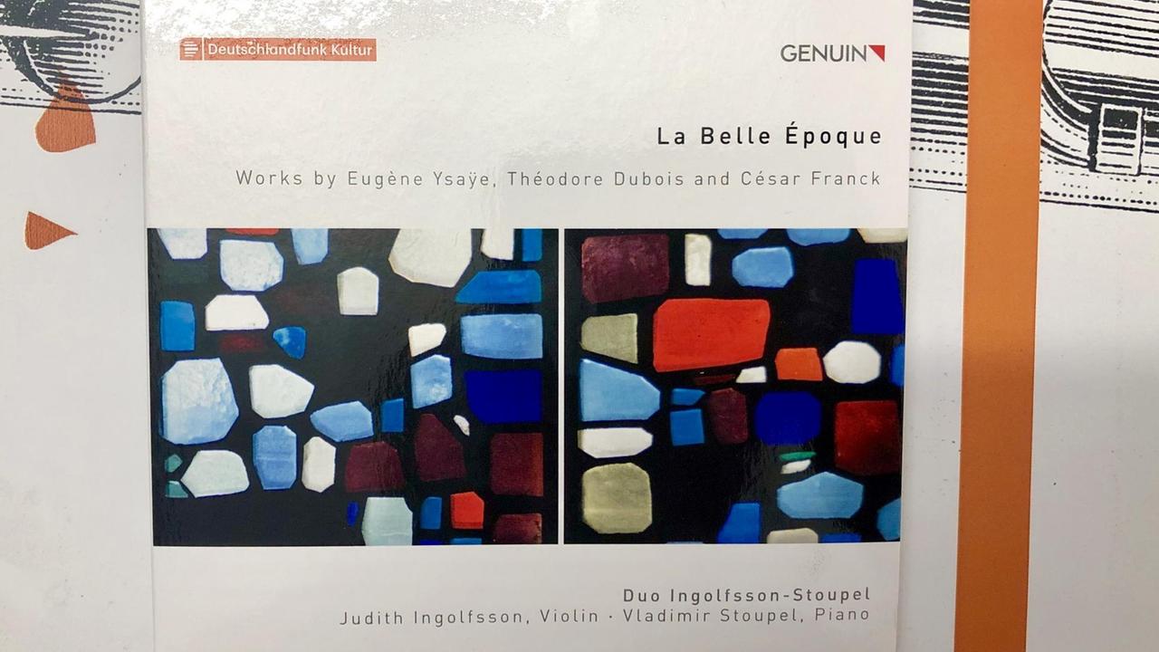 Das Cover der CD zeigt Glasfenster der Epoche. Das Cover der CD zeigt Glasfenster der Epoche.