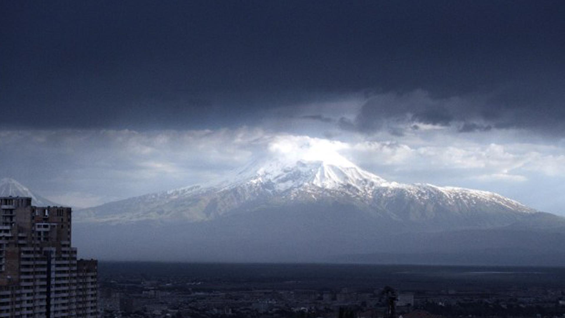 Jerewan, im Hintergrund der Berg Ararat Jerewan, im Hintergrund der Berg Ararat