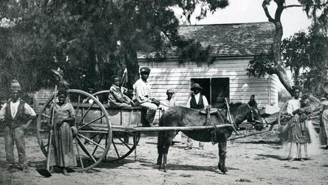 Sklaven auf der Plantage von James Hopkinson in South Carolina, USA. Fotografie von 1862 (Henry P. Moore).