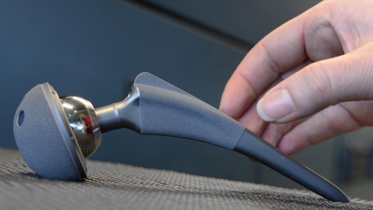 Künstliches Hüftgelenk samt Pfanne Künstliches Hüftgelenk samt Pfanne
