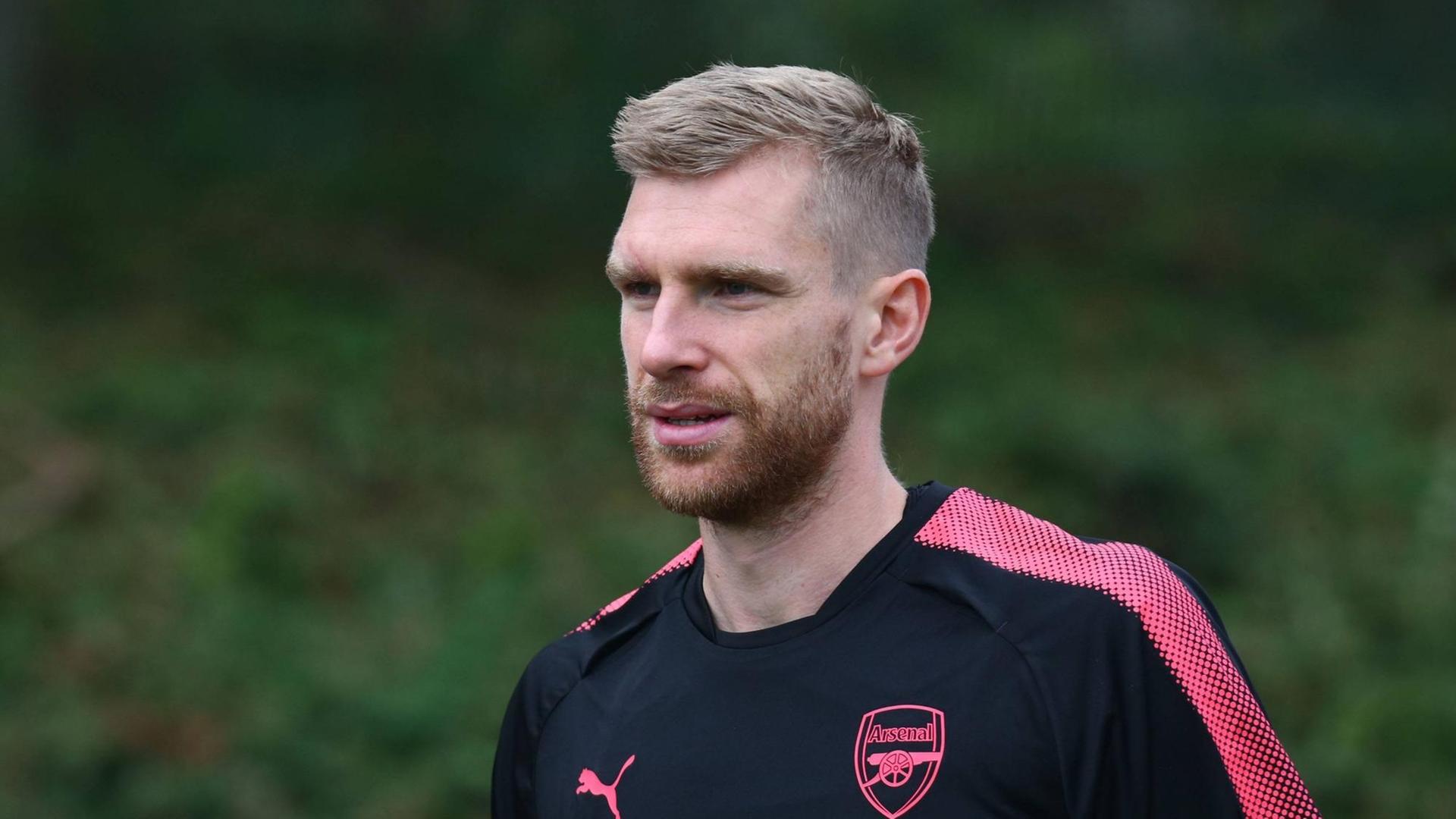 Das Bild zeigt Per Mertesacker im Trikot des Vereins FC Arsenal im September 2017. Das Bild zeigt Per Mertesacker im Trikot des Vereins FC Arsenal im September 2017.