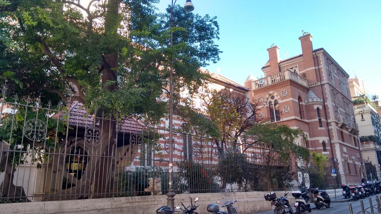 Die St. Paul's Within the Walls Kirche in Rom. Das Joel Nafuma Refugee Center liegt im Kellergewölbe der Kirche an der Via Nazionale. Die St. Paul's Within the Walls Kirche in Rom. Das Joel Nafuma Refugee Center liegt im Kellergewölbe der Kirche an der Via Nazionale.