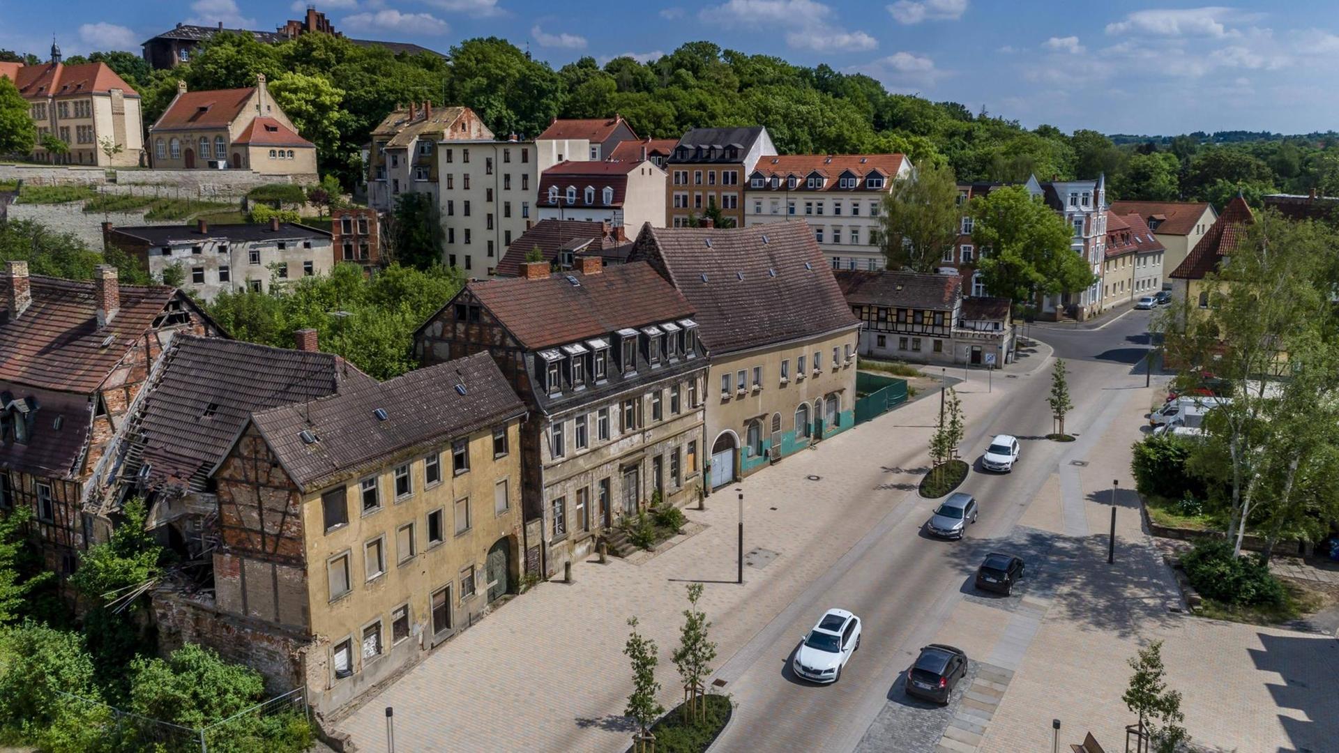 Der Brühl, der älteste Stadtteil von Zeitz: Dom- und Residenzstadt Zeitz liegt im Burgenlandkreis im Süden von Sachsen-Anhalt. Die Stadt an der Weißen Elster hat eine lebhafte Geschichte. Der Brühl, der älteste Stadtteil von Zeitz: Dom- und Residenzstadt Zeitz liegt im Burgenlandkreis im Süden von Sachsen-Anhalt. Die Stadt an der Weißen Elster hat eine lebhafte Geschichte.