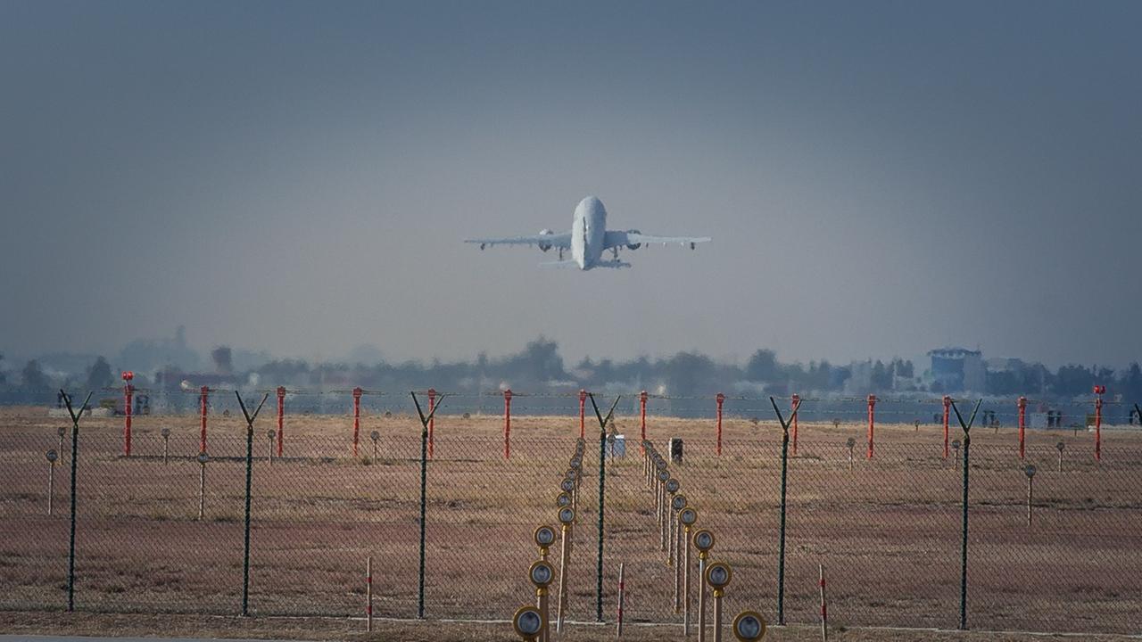 Ein Airbus A310 MRTT der Luftwaffe der Bundeswehr startet in Incirlik Ein Airbus A310 MRTT der Luftwaffe der Bundeswehr startet in Incirlik