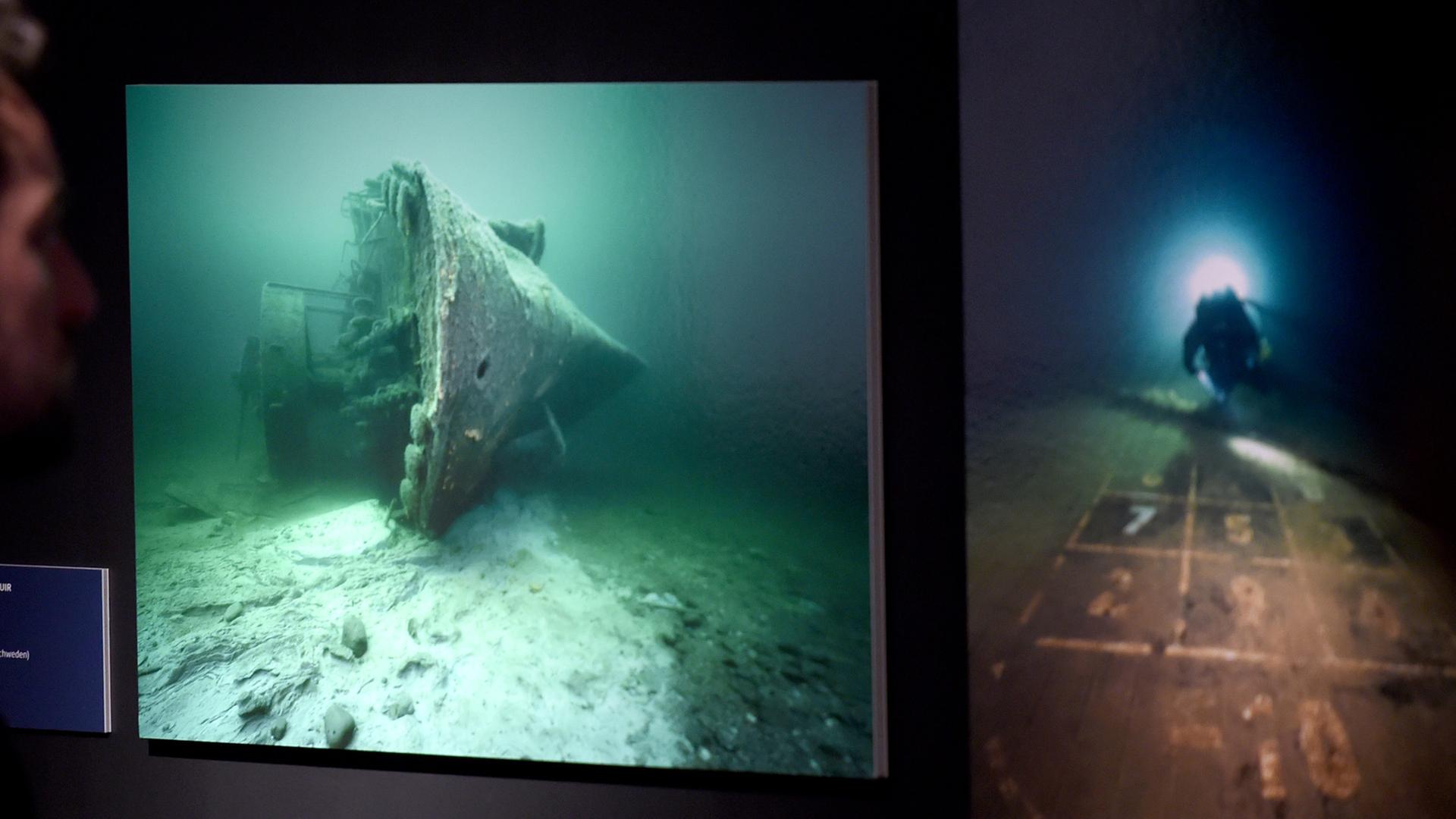 Fotos vom Wrack der "Wilhelm Gustloff" in der Ausstellung "War eigentlich ein schönes Schiff ..." im Günter-Grass-Haus in Lübeck, Aufnahme vom 28.1. 2015 Fotos vom Wrack der "Wilhelm Gustloff" in der Ausstellung "War eigentlich ein schönes Schiff ..." im Günter-Grass-Haus in Lübeck, Aufnahme vom 28.1. 2015