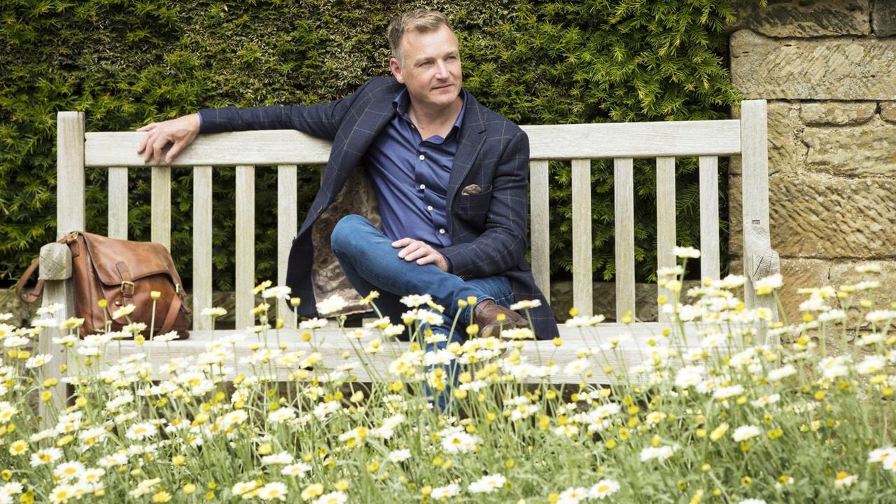 Der britische Gärtner und Fernsehmoderator Chris Beardshaw bei der Chelsea Flower Show 2018 Der britische Gärtner und Fernsehmoderator Chris Beardshaw bei der Chelsea Flower Show 2018