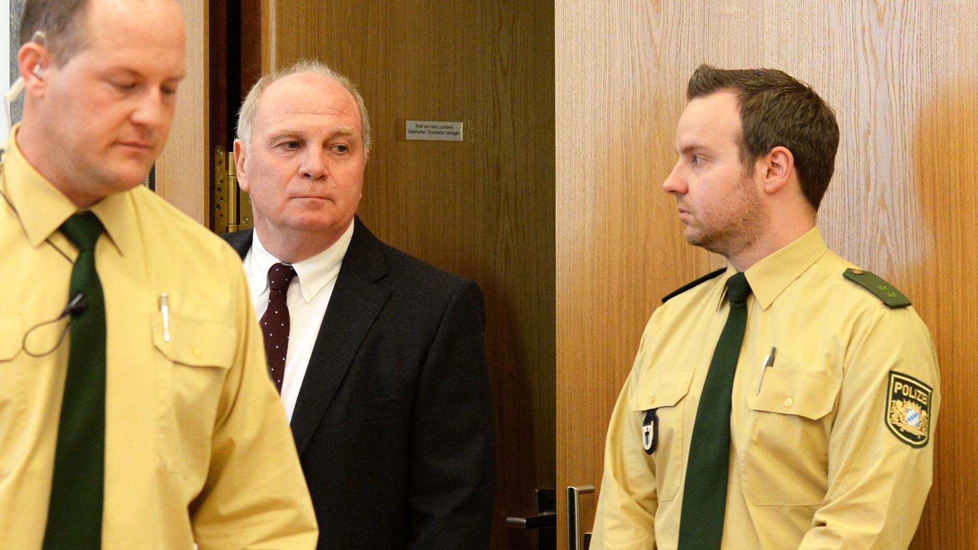 Uli Hoeneß während des Steuer-Prozesses in München im März 2014 Uli Hoeneß während des Steuer-Prozesses in München im März 2014