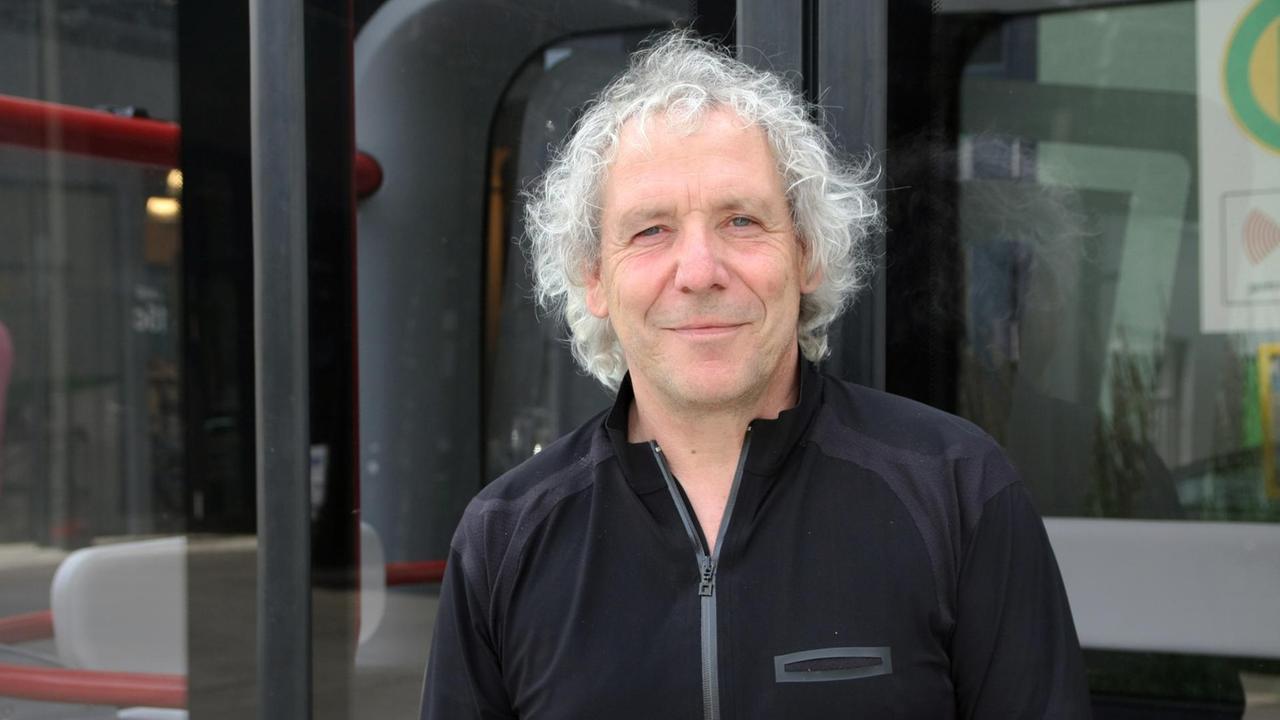 Prof. Dr. Andreas Knie am 27.06.2017 in Berlin. Er forscht über selbstfahrende Fahrzeuge wie den fahrerlosen Bus Olli. Prof. Dr. Andreas Knie am 27.06.2017 in Berlin. Er forscht über selbstfahrende Fahrzeuge wie den fahrerlosen Bus Olli.