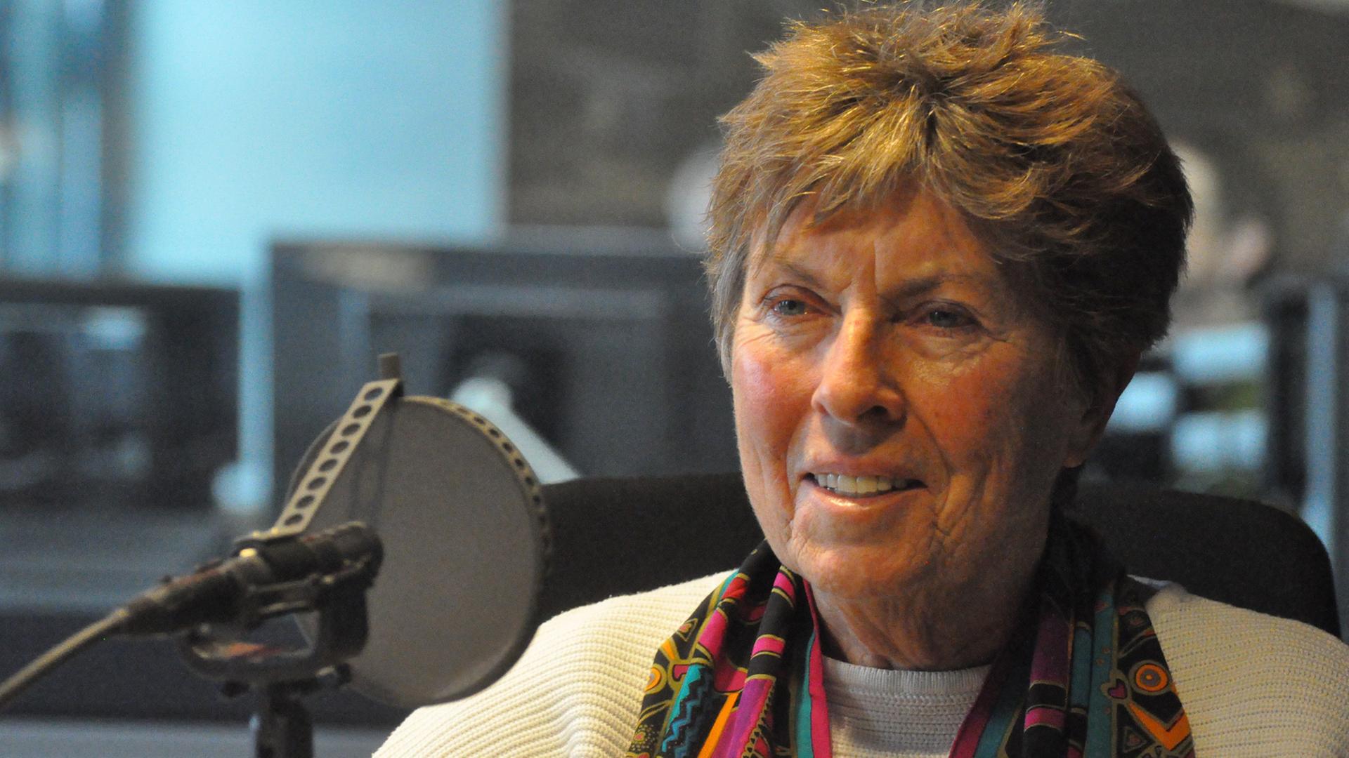 Dagmar Schultz in einem Studio von Deutschlandradio Kultur Dagmar Schultz in einem Studio von Deutschlandradio Kultur